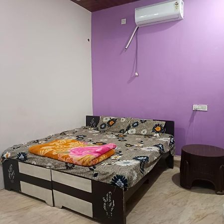 Jay Shree Radhey Home Stay Mathura Exterior photo