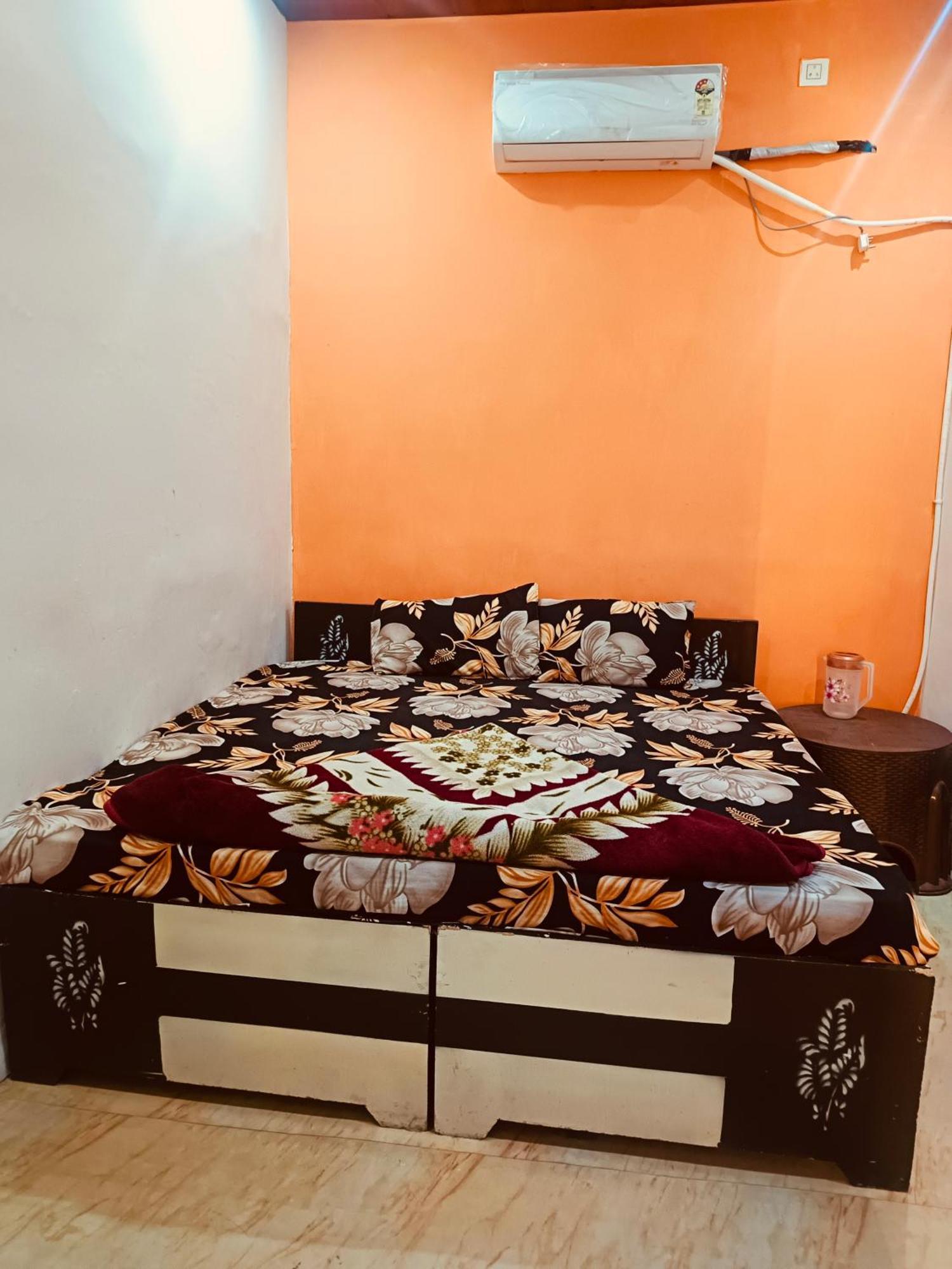 Jay Shree Radhey Home Stay Mathura Exterior photo
